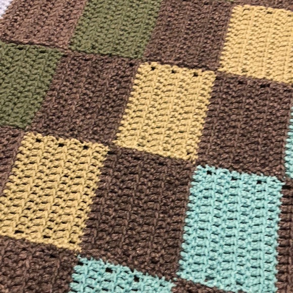 Crochet Blanket Checker Pattern - Picture 6 of 7